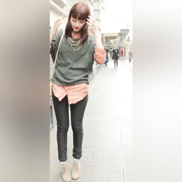 Clarks Women’s Chukka Dessert boots Boots in gray suede. 7.5 - Picture 14 of 17